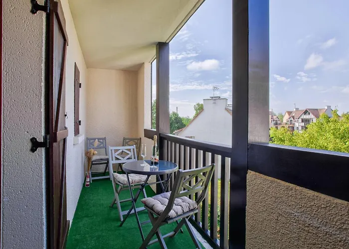 Lumineux Avec Balcons Et Stationnement Privatif - Fr-1-788-22 Varaville