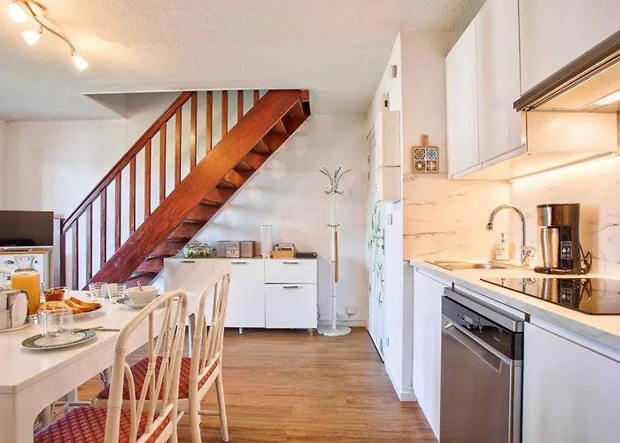 Lumineux Avec Balcons Et Stationnement Privatif - Fr-1-788-22 * Varaville