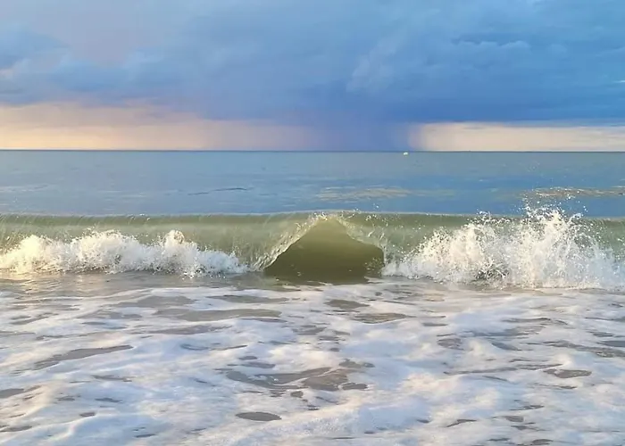 Lumineux Avec Balcons Et Stationnement Privatif - Fr-1-788-22 * Varaville